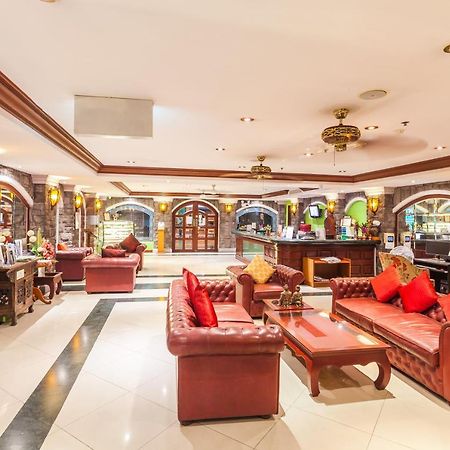 Tara Court Hotel Pattaya Bagian luar foto