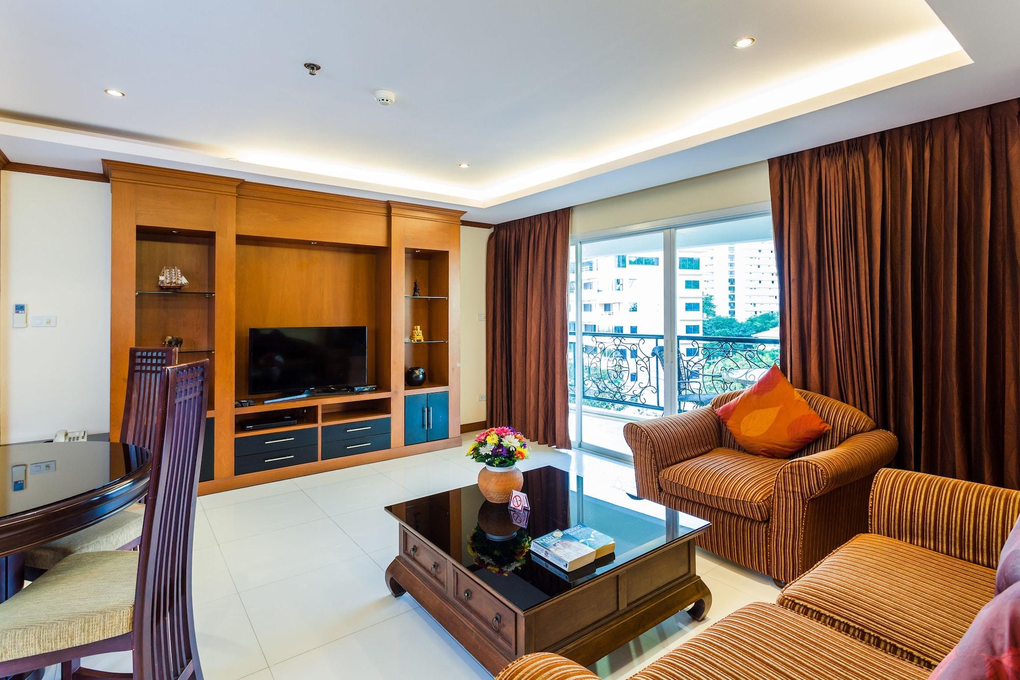 Tara Court Hotel Pattaya Bagian luar foto