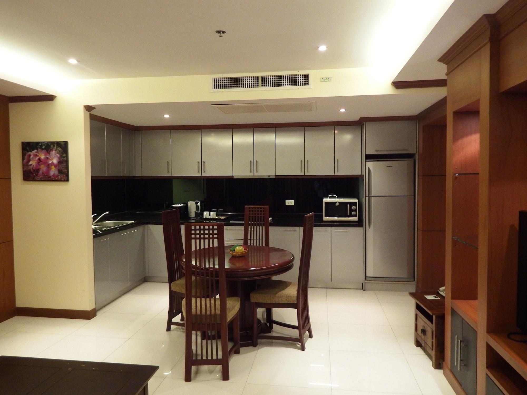 Tara Court Hotel Pattaya Bagian luar foto