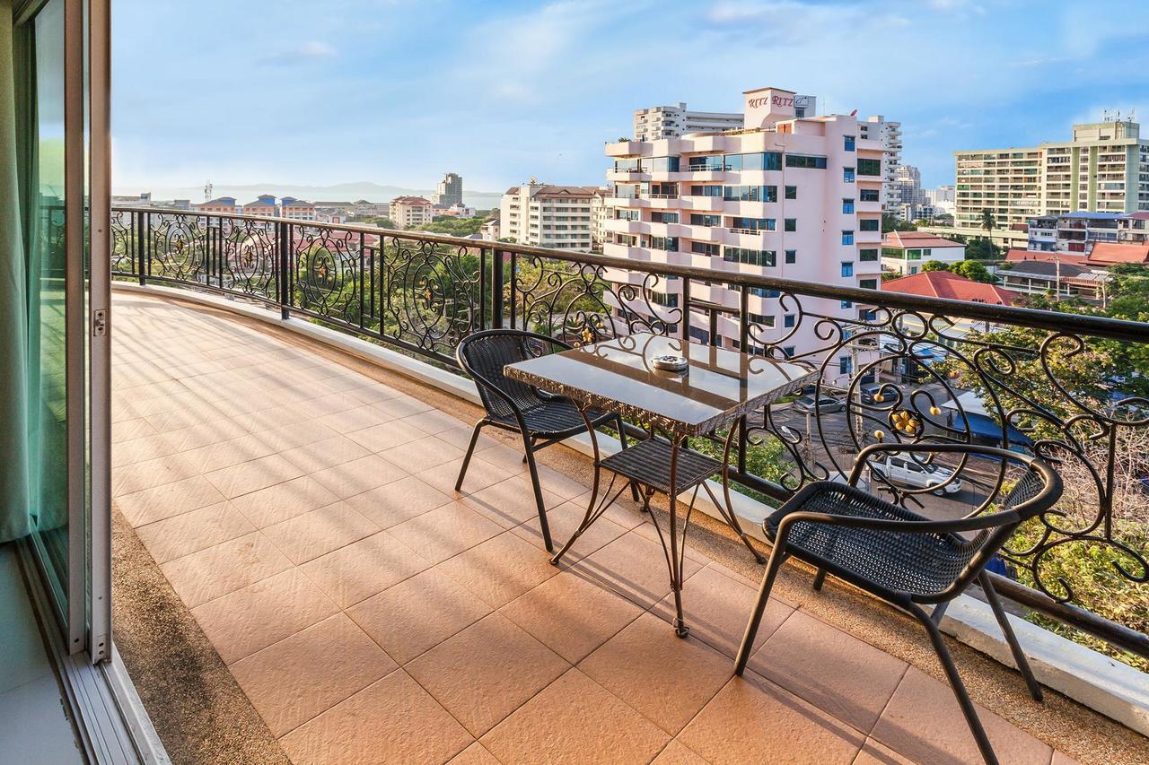 Tara Court Hotel Pattaya Bagian luar foto