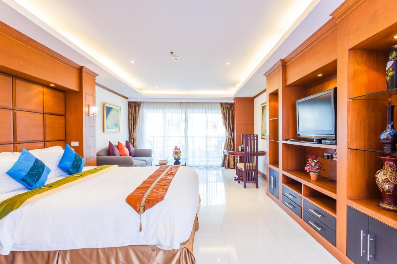 Tara Court Hotel Pattaya Bagian luar foto