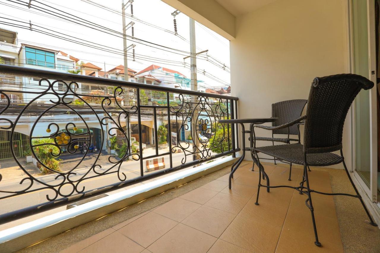 Tara Court Hotel Pattaya Bagian luar foto