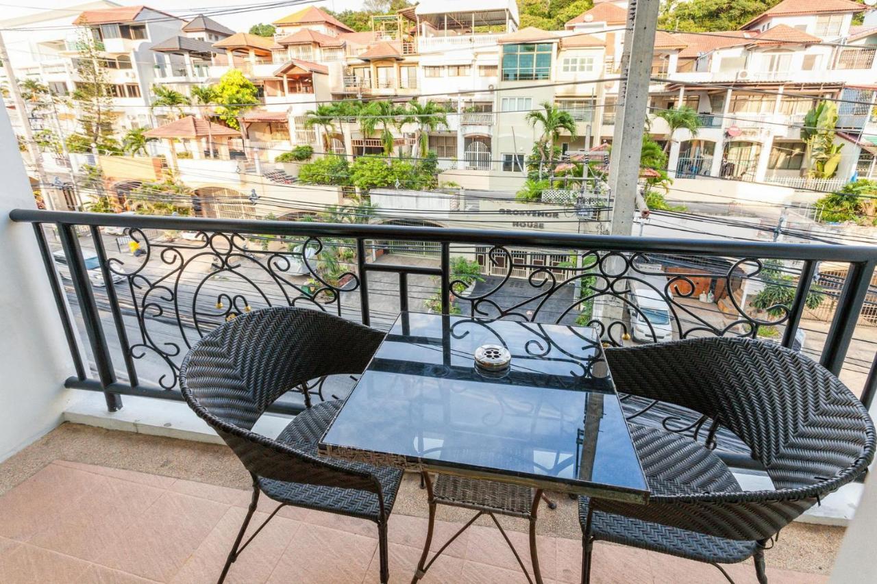 Tara Court Hotel Pattaya Bagian luar foto